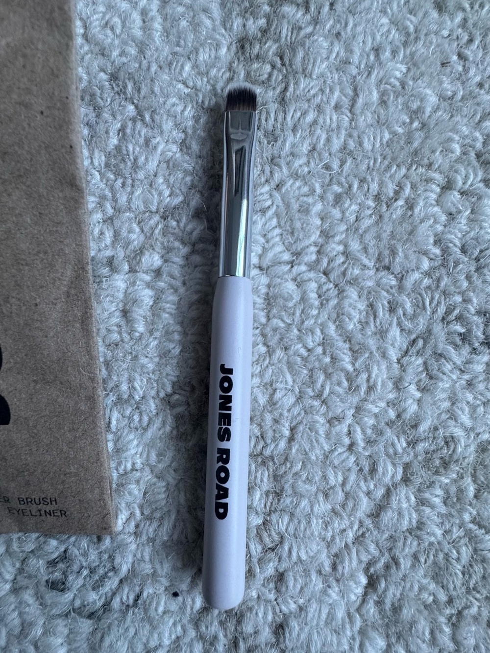 Jones Road Limited Edition Mini The Eyeliner Brush - Picture 3 of 4